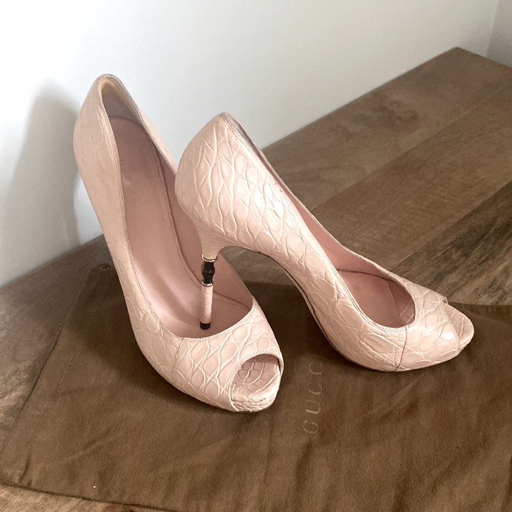 Gucci pink peep toe bamboo platform pumps - size 41.